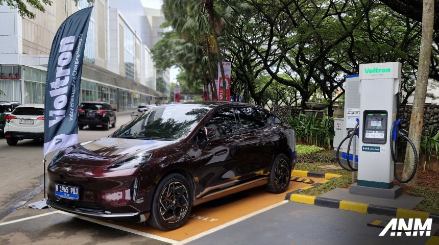 Berita, voltron-indonesia-living-world-alam-sutera-hyper-fast-charging-spklu-360-kw-mesin: Voltron Resmikan SPKLU Hyper Fast Charging Station Pertama Di Indonesia