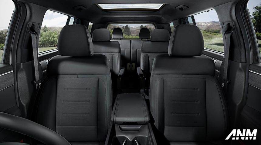 Advertorial, Hyundai Santa Fe Hybrid interior: Hyundai Santa Fe Hybrid : SUV All-Rounder Serba Bisa!