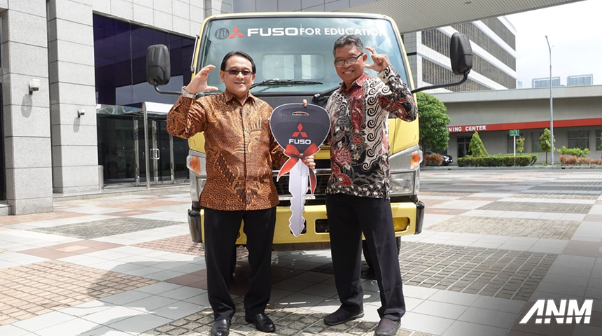 Berita, fuso-donasi-smk-2: Tingkatkan Kualitas Pendidikan, KTB Donasikan Mitsubishi Fuso Canter Ke SMKN 1 Jakarta