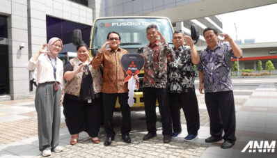 Tingkatkan Kualitas Pendidikan, KTB Donasikan Mitsubishi Fuso Canter Ke SMKN 1 Jakarta