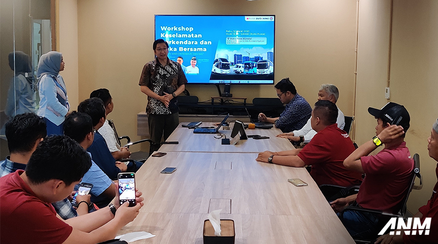 Berita, hino-safety-briefing-2: Tingkatkan Keselamatan Jelang Mudik, Hino Gelar Workshop Untuk PO Bus