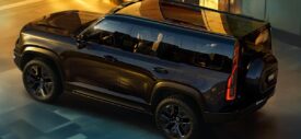 Geely-Galaxy-Cruiser-off-road-at-water-di-air-genangan