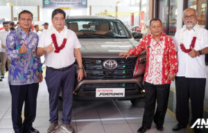 Dukung Kegiatan Praktik, Toyota Donasikan Fortuner Ke SMKN 2 Salatiga Dukung Kegiatan Praktik, Toyota Donasikan Fortuner Ke SMKN 2 Salatiga