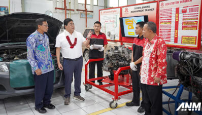 Dukung Kegiatan Praktik, Toyota Donasikan Fortuner Ke SMKN 2 Salatiga