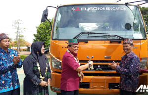 Tingkatkan Kualitas SDM, KTB Donasikan Fuso Fighter Untuk SMKN 1 Kamal, Madura Tingkatkan Kualitas SDM, KTB Donasikan Fuso Fighter Untuk SMKN 1 Kamal, Madura