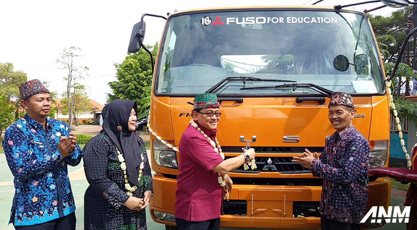 Tingkatkan Kualitas SDM, KTB Donasikan Fuso Fighter Untuk SMKN 1 Kamal, Madura Tingkatkan Kualitas SDM, KTB Donasikan Fuso Fighter Untuk SMKN 1 Kamal, Madura