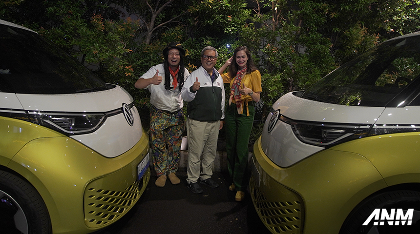 Berita, vw-id-buzz-handover-1: VW Lakukan Ceremonial Handover ID.Buzz Bertema “A Night of Icons”