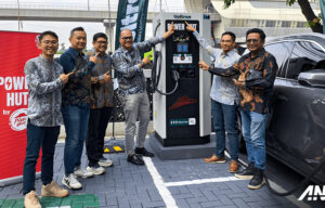 Bekerja Sama dengan Voltron, Geely Hadirkan Charging Station di Seluruh Dealernya