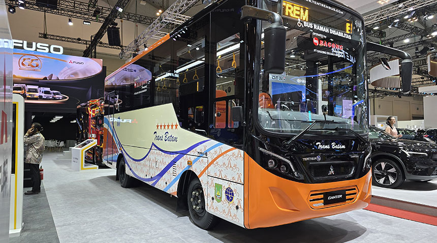 Mitsubishi-FUSO-Fighter-X-FM65F