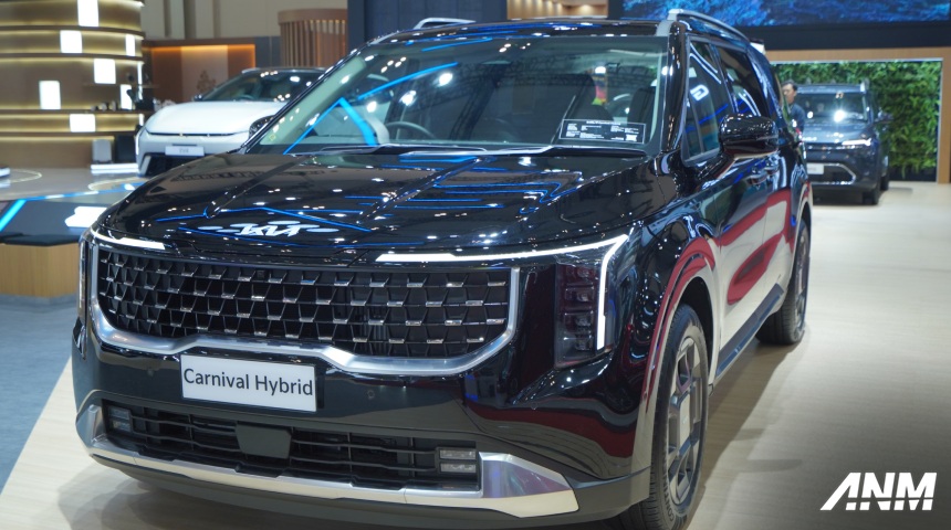 giias-2025-kia-carens-side-rolling