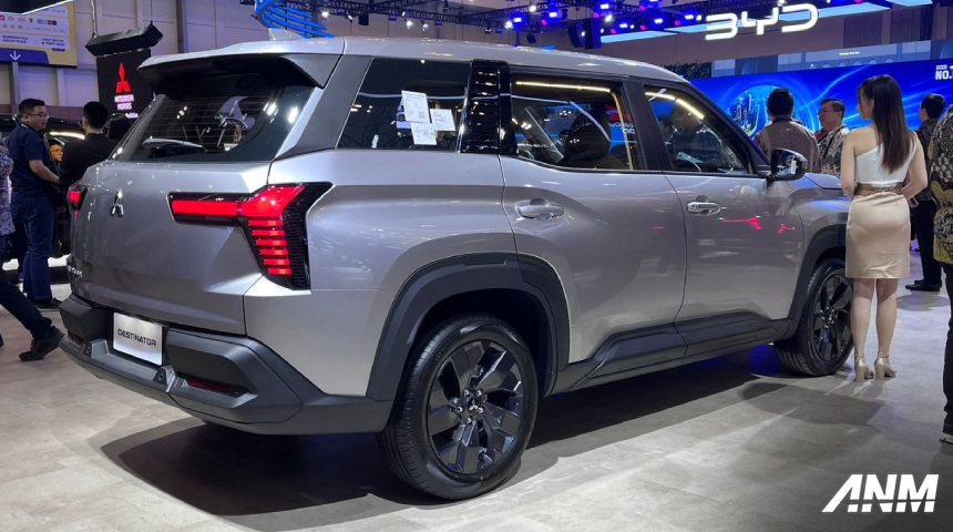 Berita, giias-2025-mitsubishi-press-con-destinator-harga-price-rear: GIIAS 2025 : Terkuak Harga Mitsubishi Destinator, Mulai Rp 380 Jutaan!