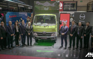 GIIAS 2025 : Hino Luncurkan 300 Series 136 MDLR dan Bawa Beragam Program Menarik! GIIAS 2025 : Hino Luncurkan 300 Series 136 MDLR dan Bawa Beragam Program Menarik!
