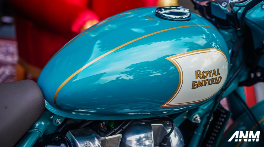 royal-enfield-classic-650-2025-indonesia-vallam-red