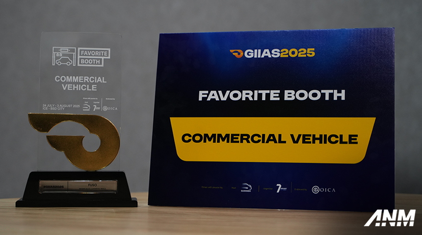 Berita, fuso-giias-award: Mitsubishi Fuso Berhasil Raih Penghargaan Booth Favorit Kategori Niaga di GIIAS 2025!