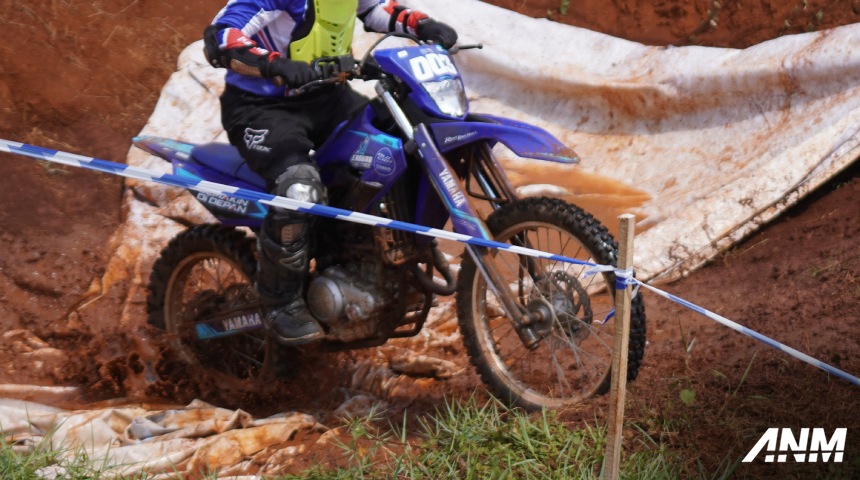 Berita, yamaha-blu-cru-experience-day-off-road-2025-bogor-mud-lumpur: Yamaha BLU CRU Experience Day Off-Road, Main Tanah Bareng Ratusan Peserta