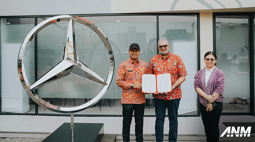 Berita, dcvi-donasi-1: DCVI Donasikan Mesin Mercedes Benz OF 917 ke SMK 1 Angkasa Jakarta