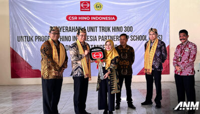 Hino Indonesia Serahkan Truk Untuk SMKN 2 Tangerang Sebagai Media Pembelajaran Hino Indonesia Serahkan Truk Untuk SMKN 2 Tangerang Sebagai Media Pembelajaran