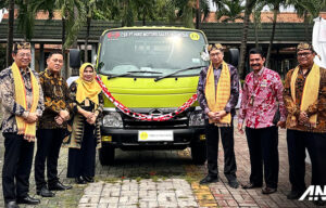 Hino Indonesia Serahkan Truk Untuk SMKN 2 Tangerang Sebagai Media Pembelajaran Hino Indonesia Serahkan Truk Untuk SMKN 2 Tangerang Sebagai Media Pembelajaran