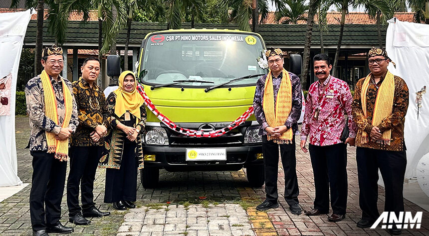Hino Indonesia Serahkan Truk Untuk SMKN 2 Tangerang Sebagai Media Pembelajaran Hino Indonesia Serahkan Truk Untuk SMKN 2 Tangerang Sebagai Media Pembelajaran