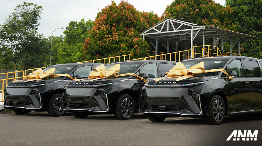 Berita, maxus-handover-1: Maxus Serahkan Mifa 7 dan Mifa 9 Produksi Lokal ke Konsumen